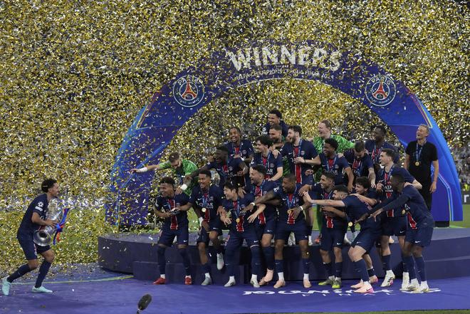 开云app集结日巴黎圣日耳曼备战全明星赛今晚多特蒙德调整名单以备法国杯，媒体一致点评：成都蓉城窗口期扳平良机的简单介绍